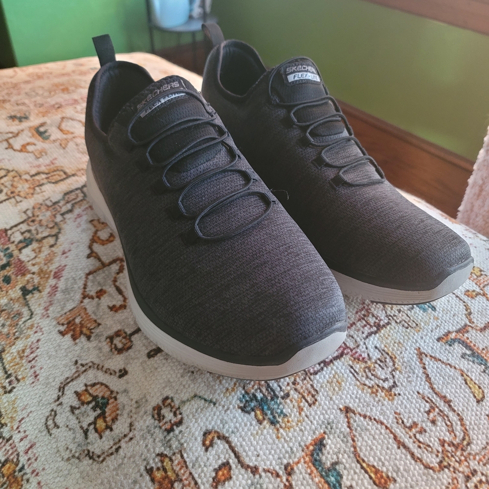 Skechers Men's Black and Gray Wide Fit Sneakers